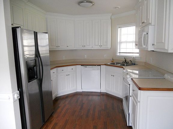 4th image of 105 Lauren Pl