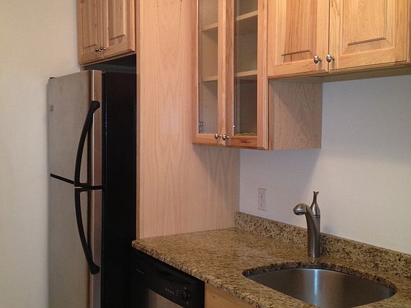 3rd image of 2650 Kennedy Blvd #B