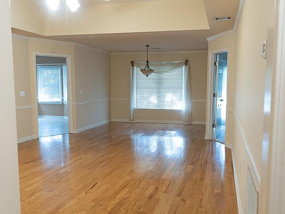 4th image of 699 Weatherby Dr
