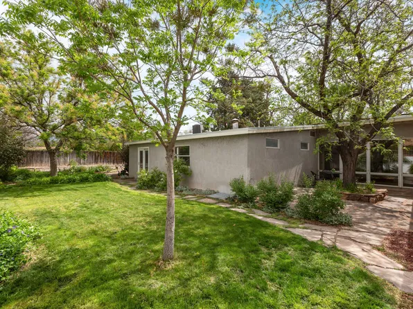 3813 La Hacienda Dr NE, Albuquerque, NM 87110