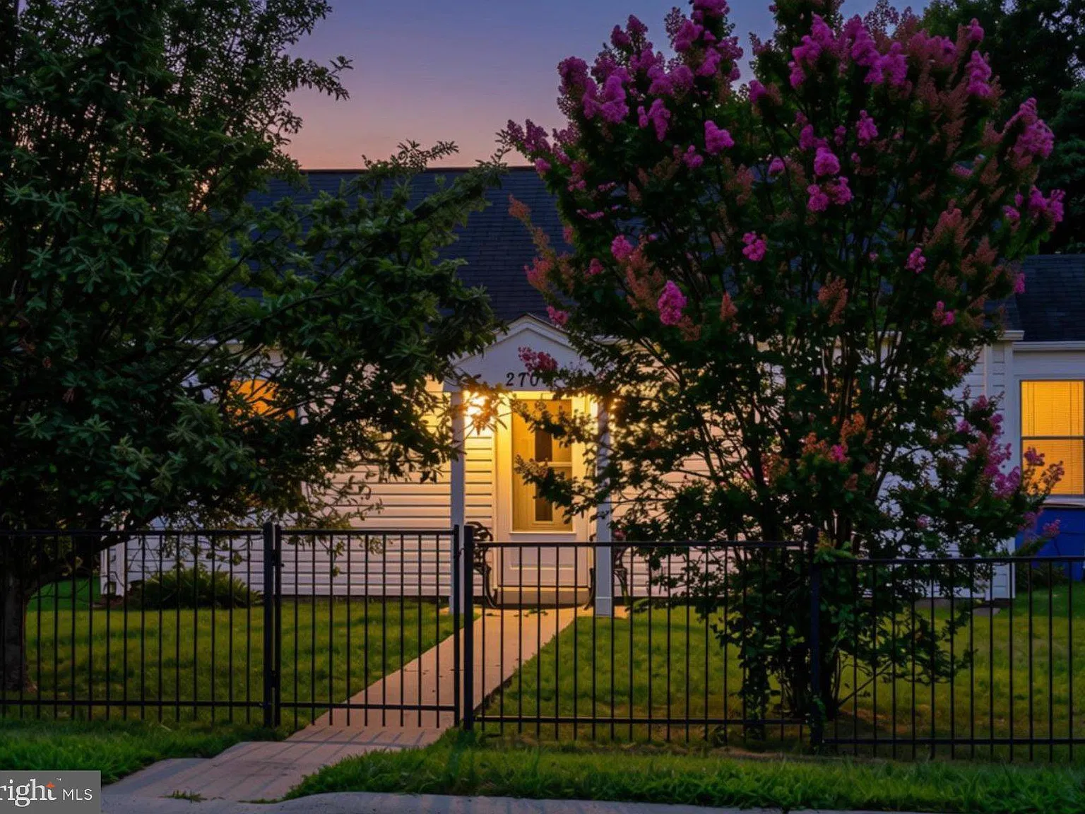2 bed, 1.0 bath, 792 sqft, $2,250 — Photo 2