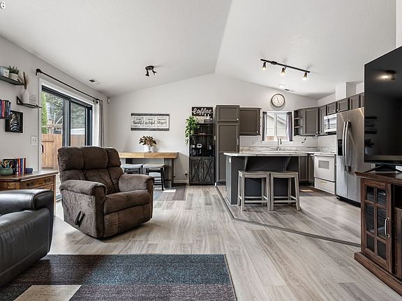 5th image of 963 Marquet Way