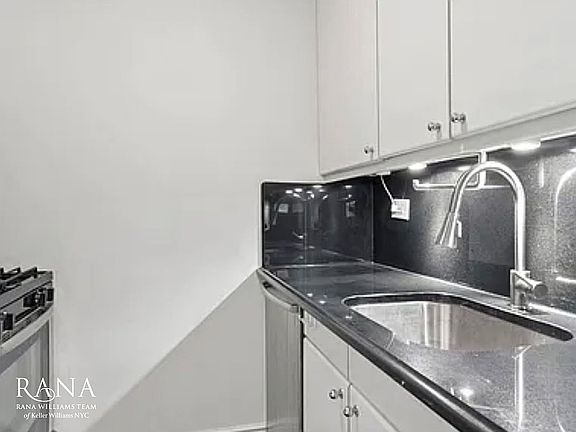 4th image of 106 Central Park S APT 2H