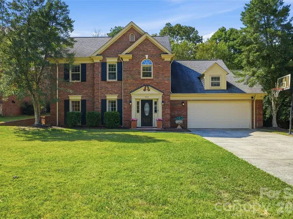 717 Fredricksburg Rd, Matthews, NC 28105