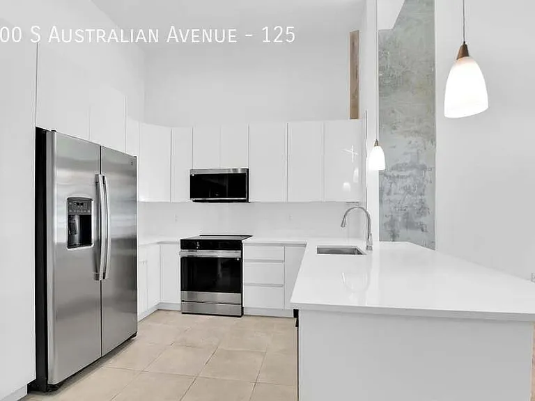 300 S Australian Ave #125 — Photo 2