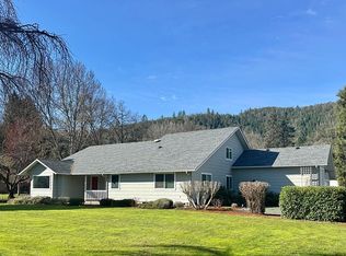 9401 Old Stage Rd, Central Pt, OR 97502