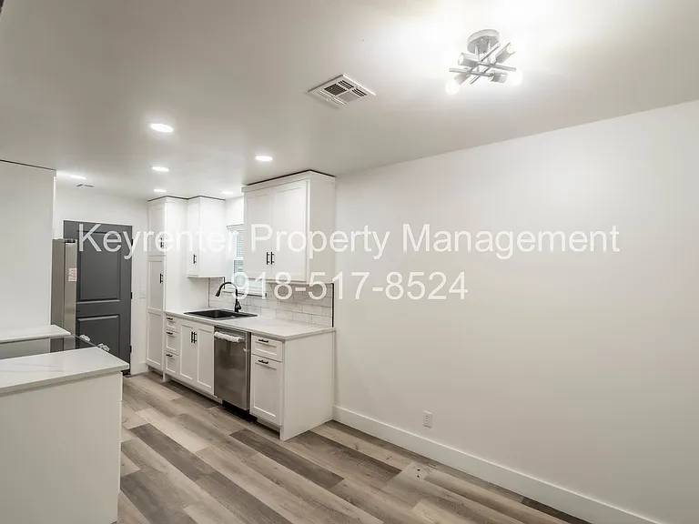 2213 E Seattle St — Photo 5