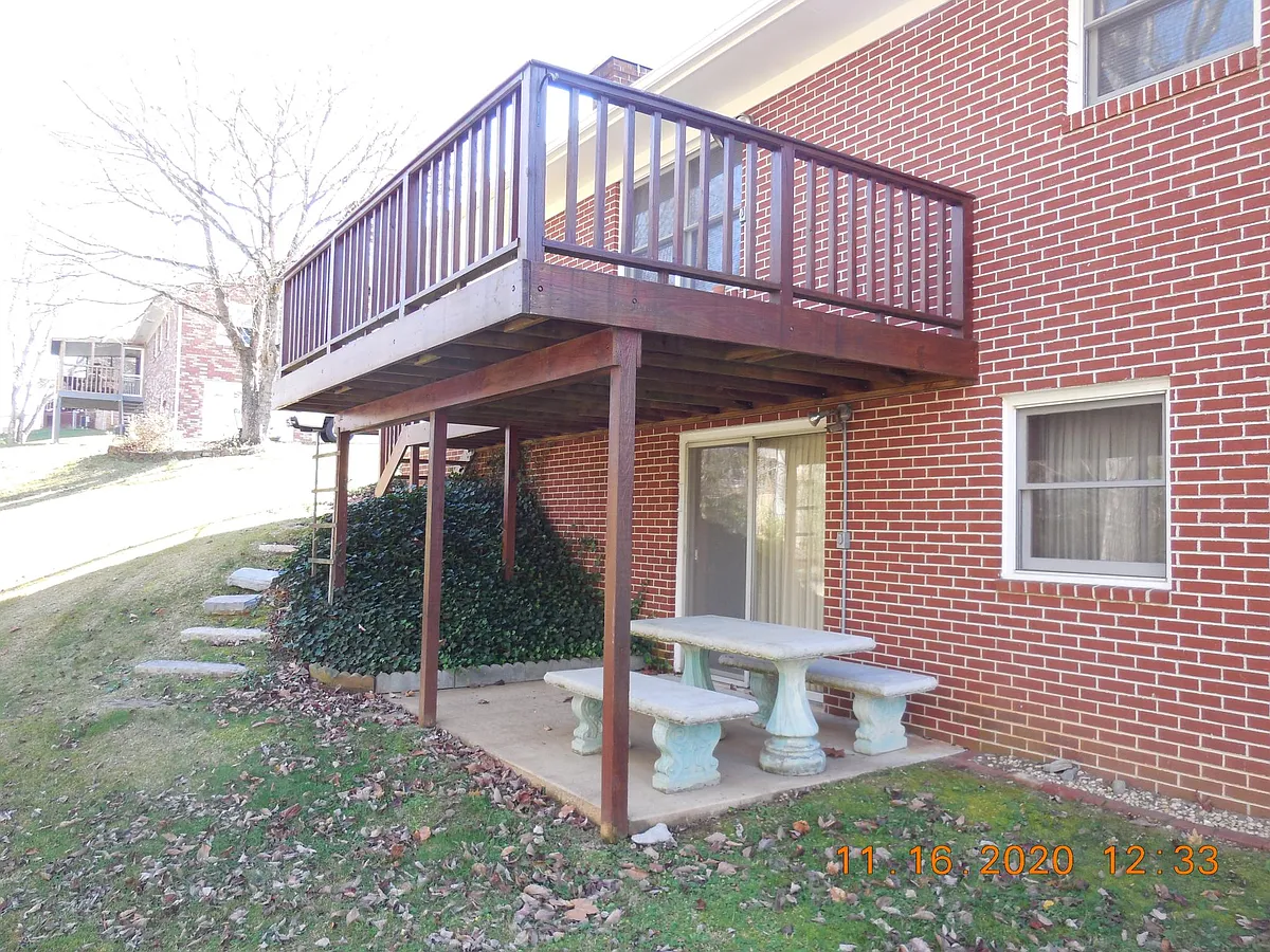 Building Photo - 313 Royal Dr