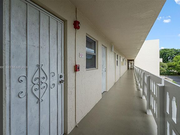 3rd image of 1024 SE 3rd Ave APT 301