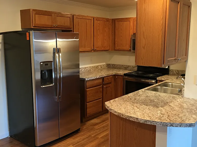 112 Broad St #4 — Photo 4