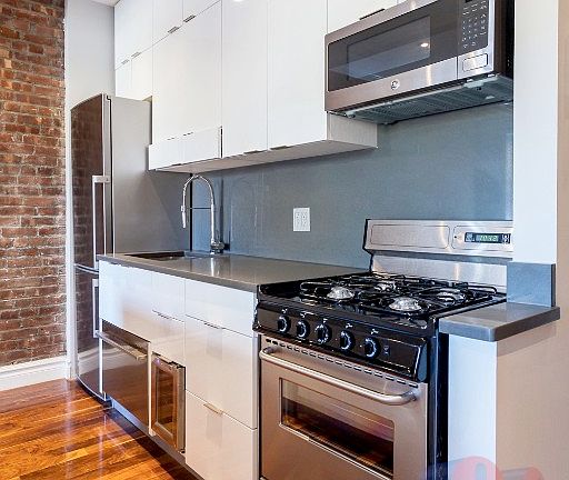 5th image of 273 W 10th St APT 3RE