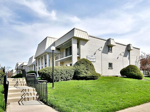 4th image of 4106 W 99th St