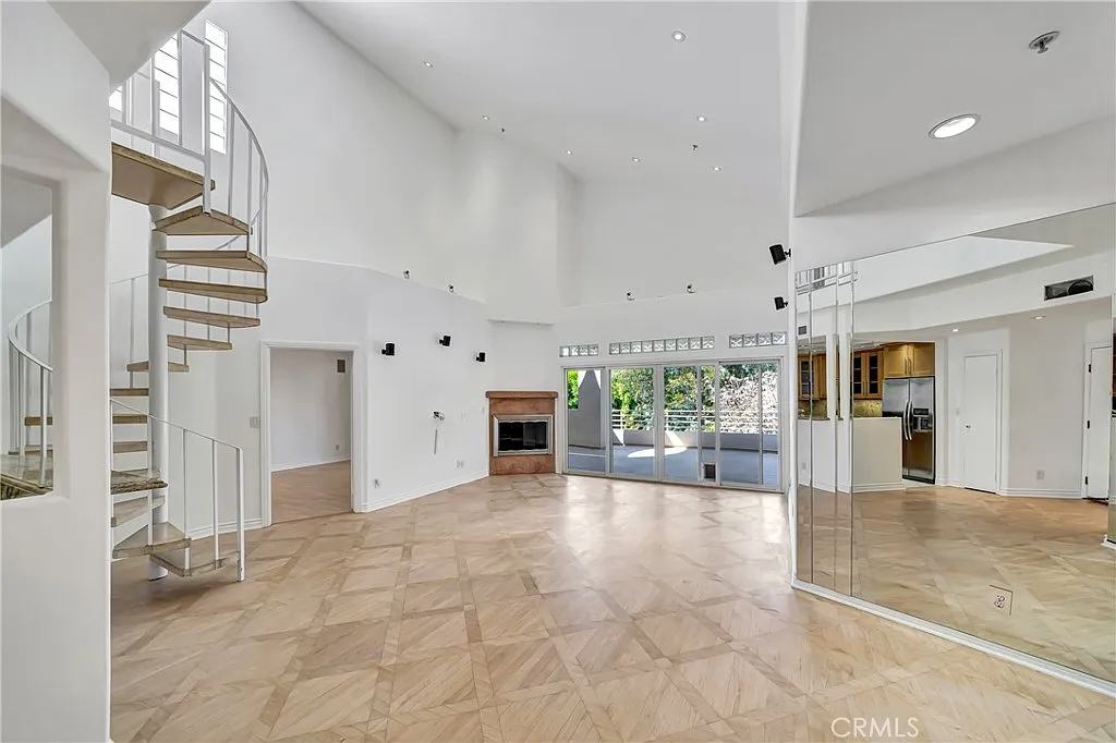 2 bed, 1871 sqft, $5,000 — Photo 1