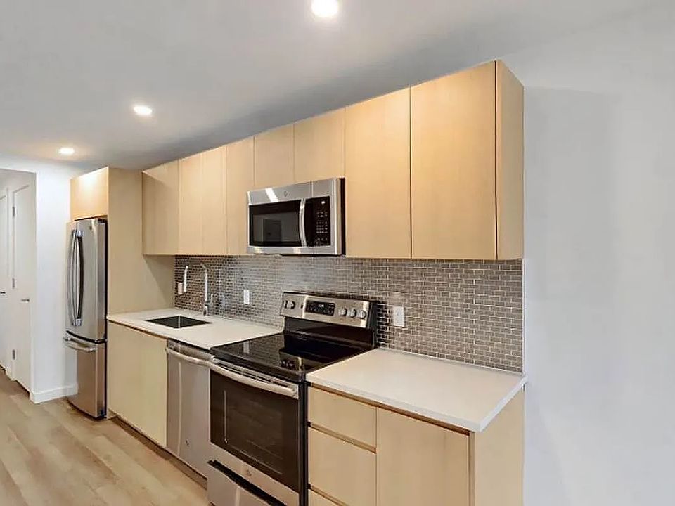 1st image of 814 Amsterdam Ave Floor 5
