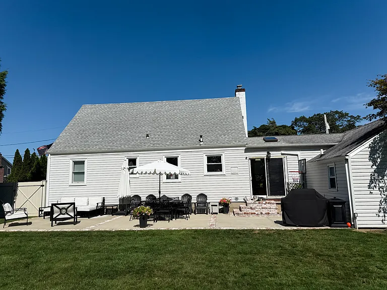 1558 Scriven Ave — Photo 12