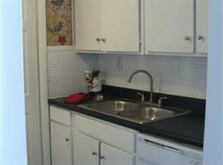 2007 W Cone Blvd APT G, Greensboro, NC 27408