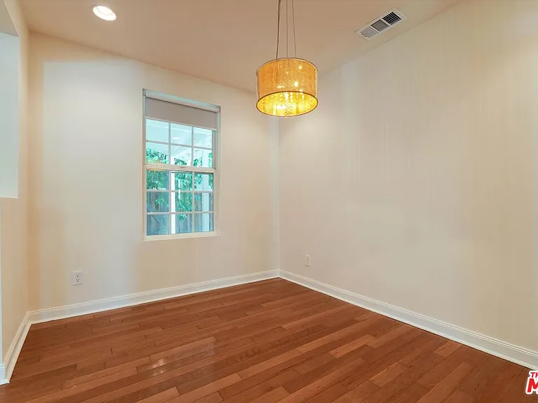 22750 Clarendon St — Photo 15