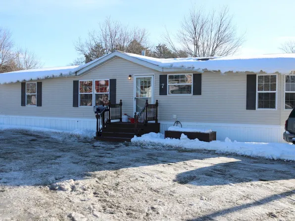 7 Beauford Street, Skowhegan, ME 04976