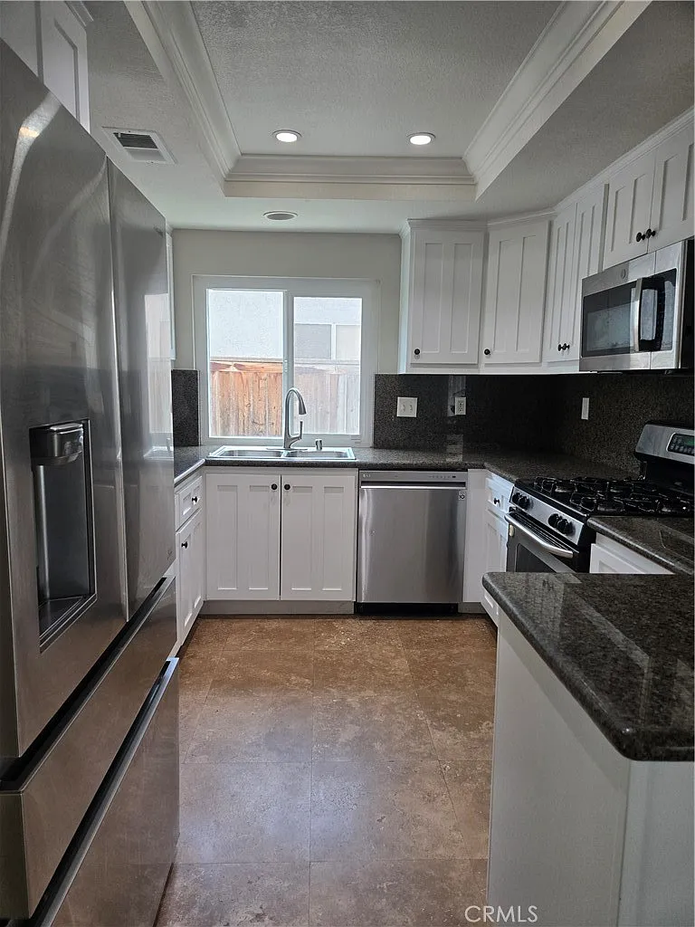 Building Photo - 25142 Sanoria St