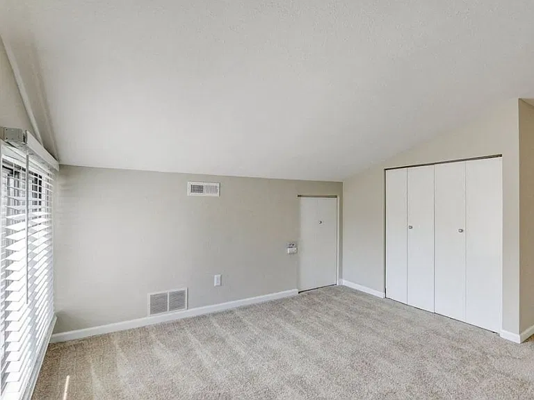 Lake Country Village Apartments — Photo 28