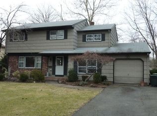33 Duke Dr, Paramus, NJ 07652