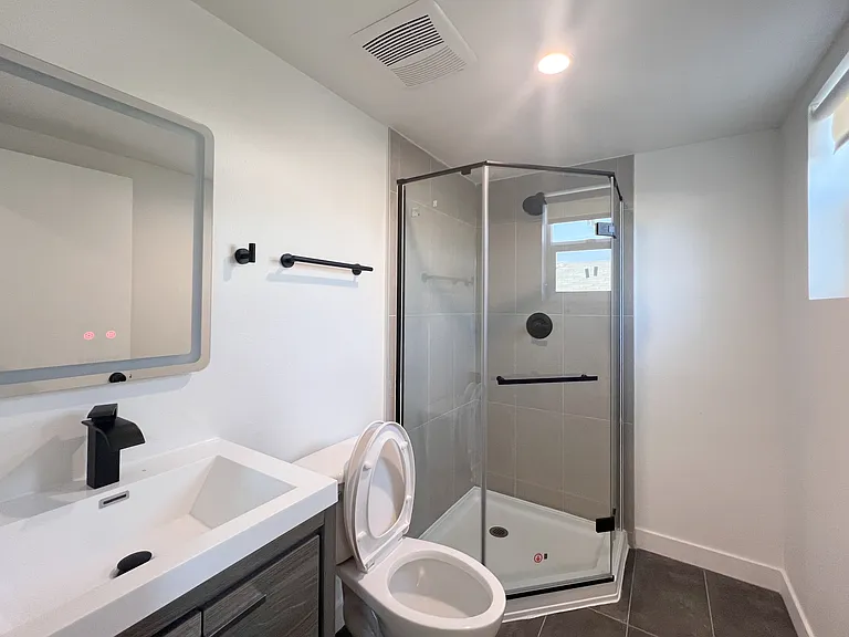 1439 W 37th Dr — Photo 51