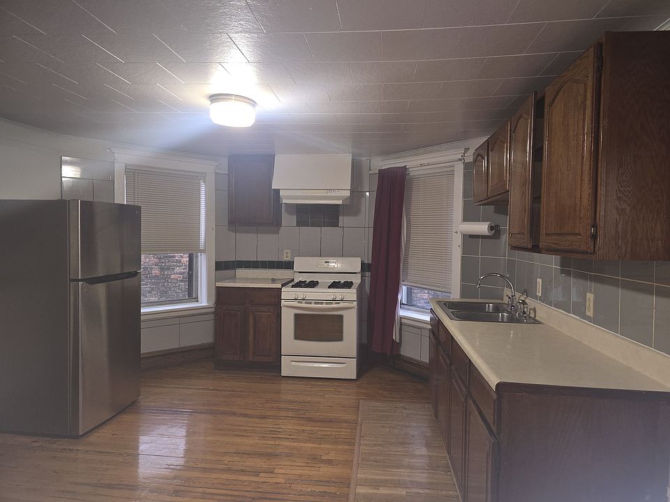 1st image of 3042 N Ashland Ave APT 3