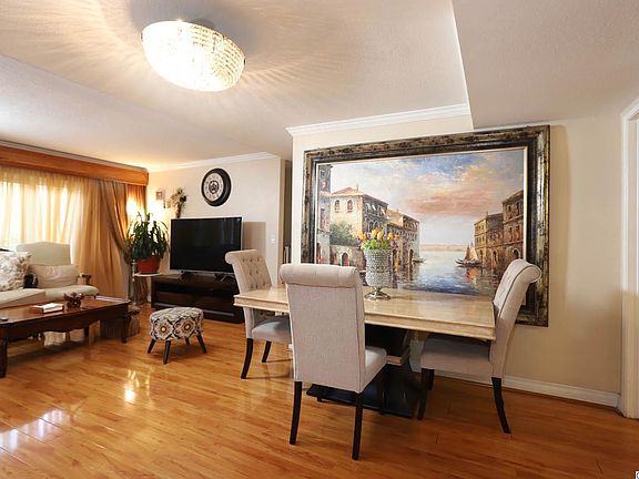 5th image of 13825 Victory Blvd Unit 1