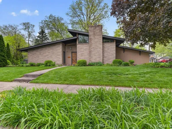 1723 Forest Downs Dr, Fort Wayne, IN 46815