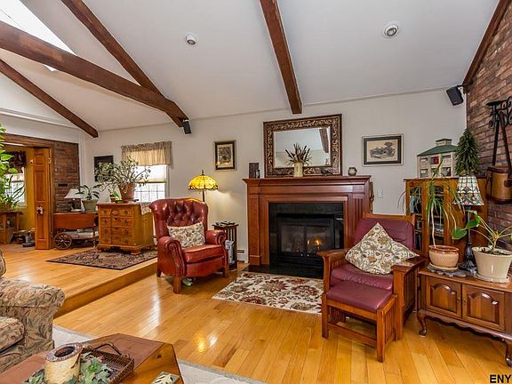 5th image of 895 Birchwood Ln