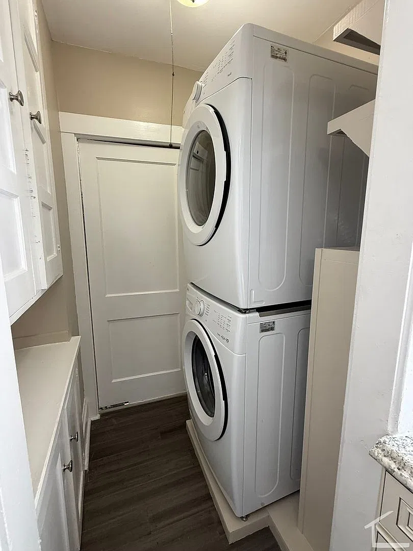 Charming 3 Bedroom-No Broker Fee — Photo 4