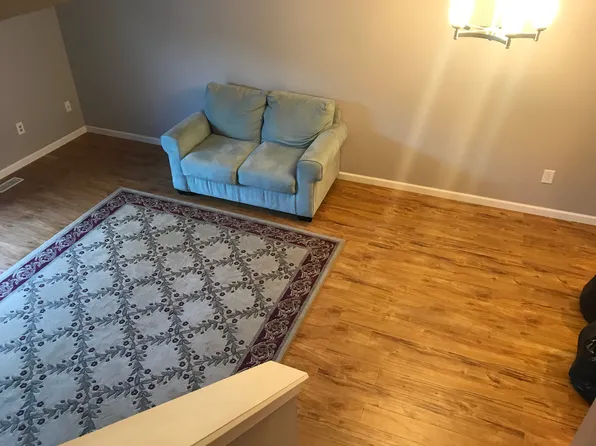 59 Oak Ridge Dr, Windsor Locks, CT 06096