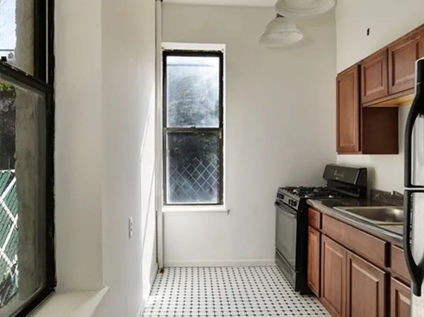 582 Morgan Ave APT 1L, Brooklyn, NY 11222