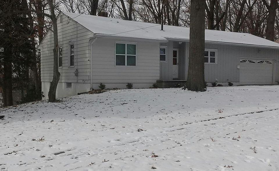 1st image of 160 The Brooklands Ave