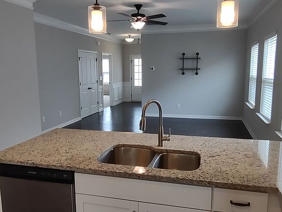 5th image of 143 Kingston Dr