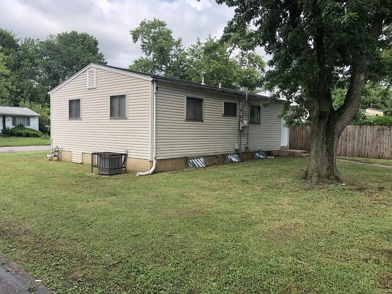 3 bed, 864 sqft, $1,250 — Photo 2