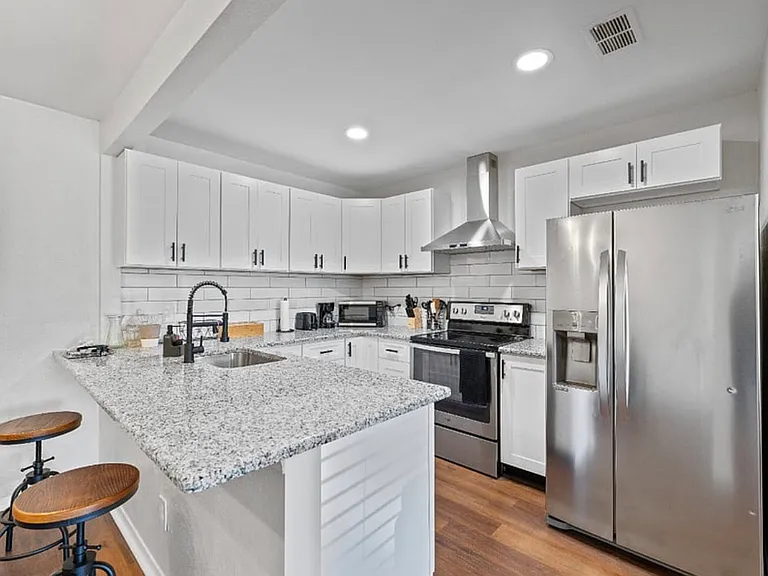 1009 W Sanford St #A — Photo 6