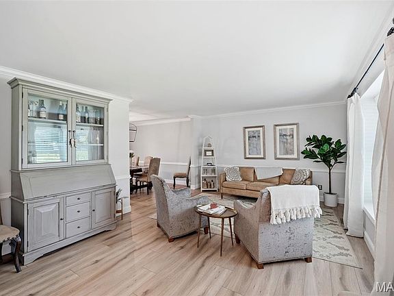 4th image of 2156 Courtleigh Ln