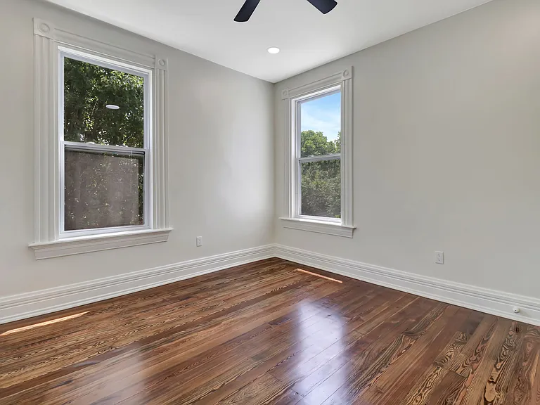 3020 Daytona Ave — Photo 16