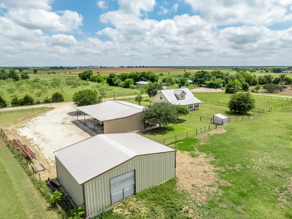 560 Meadow Ln, Crawford, TX 76638