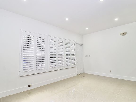 5th image of 2806 Taylor St #D