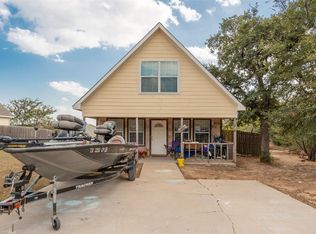 11005 Shady Oaks Dr, Runaway Bay, TX 76426