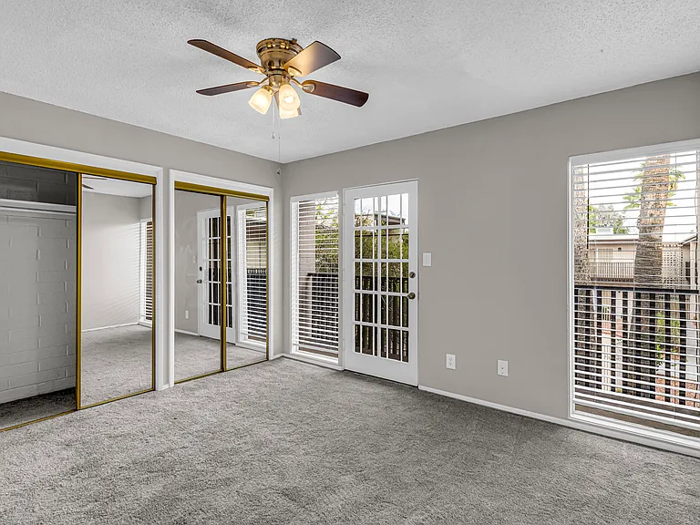 1828 W Tuckey Ln — Photo 18