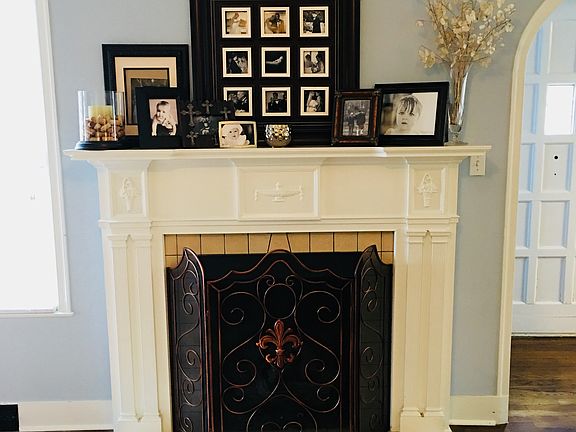 Gas fireplace in Living Room