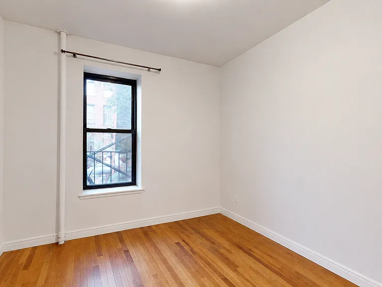 240 Waverly Pl #4 — Photo 6