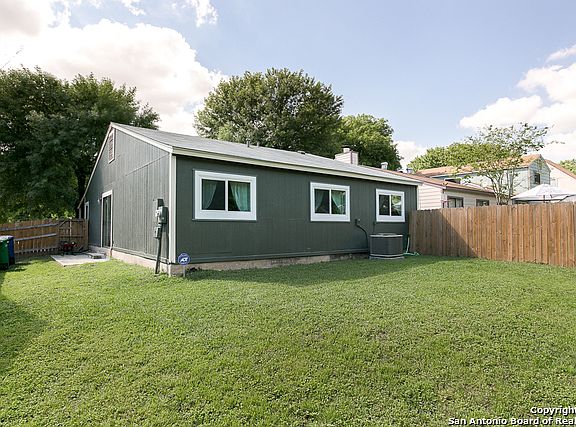 4th image of 4006 Sun Harbour Dr