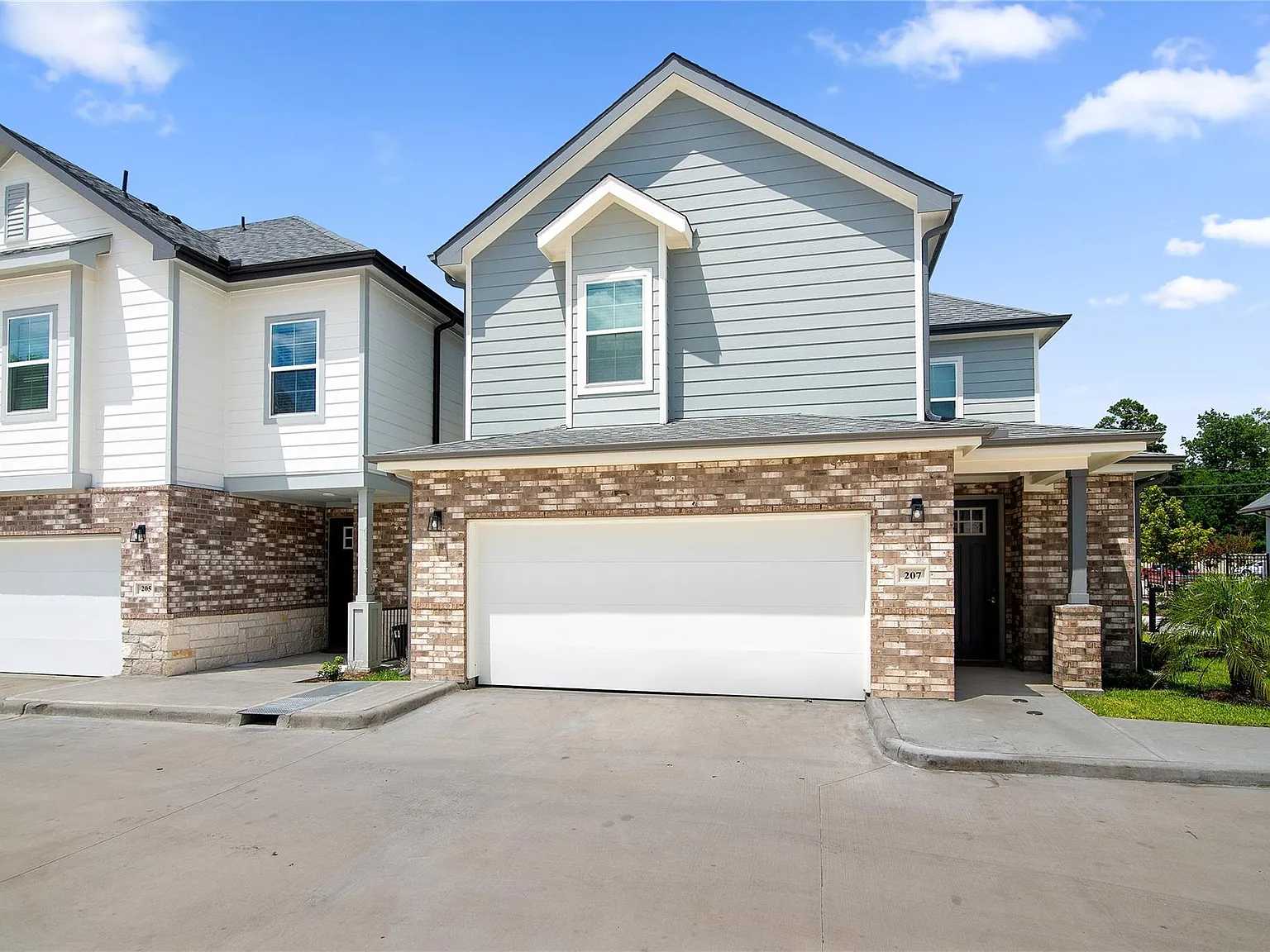 2 bed, 2.5 bath, 1211 sqft, $2,249 — Photo 1