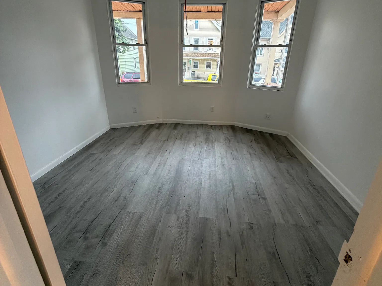 3 bed, 1000 sqft, $3,396 — Photo 4