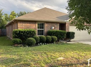 9004 Holliday Ln, Aubrey, TX 76227