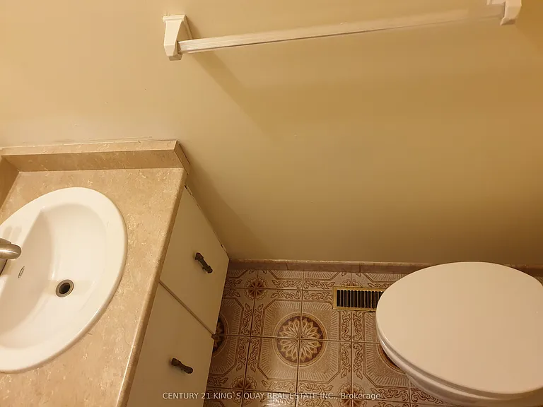 90 Appleby Cres #UL — Photo 13